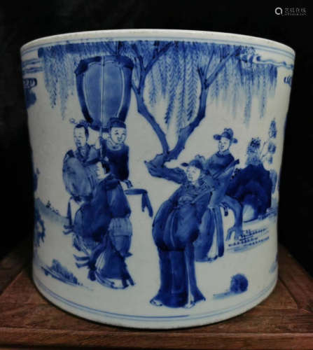 A BLUE&WHITE GLAZE BRUSH POT PAINTED WITH FIGURE STORY