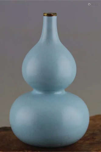 A RUYAO BLUE GLAZE GOURD SHAPE VASE