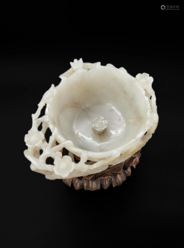 Fine White Jade Plum Blossom & Dragon Washer, 15…