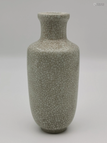 Chinese Ge-type 'Craquelure' vase, 18th c. or…