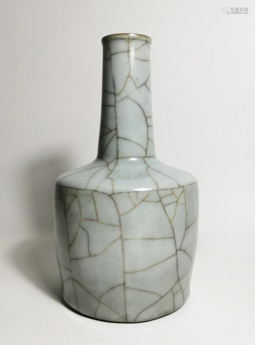 Chinese Ge-Type Bottle Vase