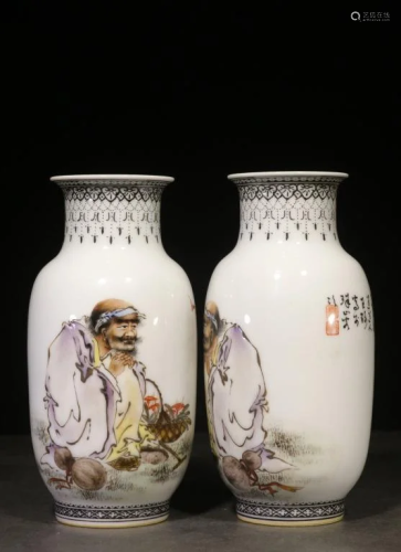 Pair of Chinese Famille Rose Porcelain Vase,Mark