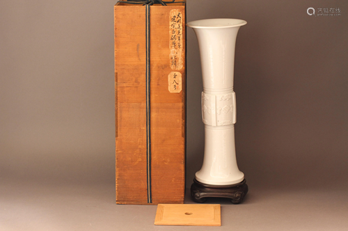 A Chinese Dehua Beaker Vase