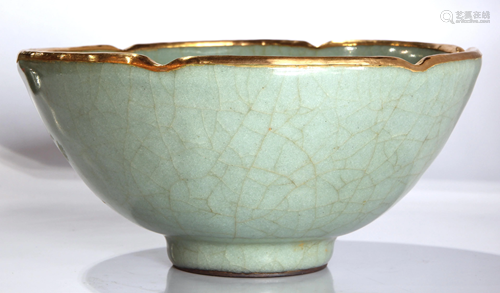 Chinese Guan-type foliate bowl