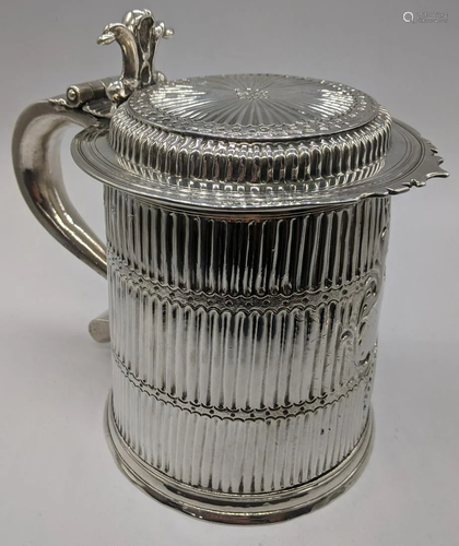 A William III silver tankard with flat top lid, S-s…