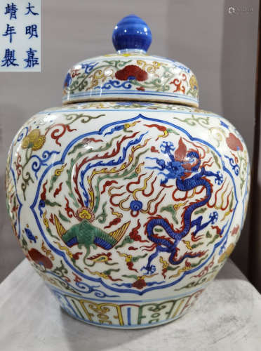 A GREEN AND RED GLAZE JAR PAINTED WITH DRAGON