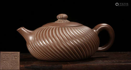 A ZISHA POT CARVED WITH FLOWER