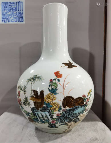 A FAMILLE ROSE GLAZE BOTTLE VASE PAINTED WITH FLOWER AND BIRD