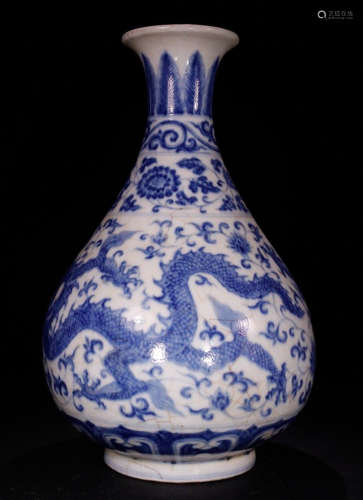 A BLUE&WHITE GLAZE VASE PAINTED WITH DRAGON PATTERN