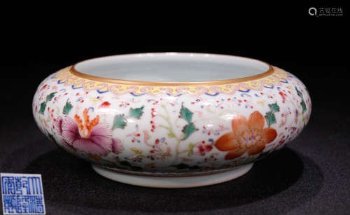 A FAMILLE ROSE GLAZE BRUSH WASHER PAINTED WITH FLOWER