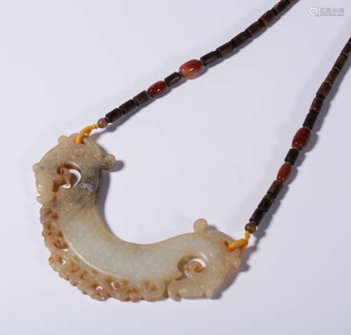 A JADE WITH CHENXIANG WOOD PENDANT