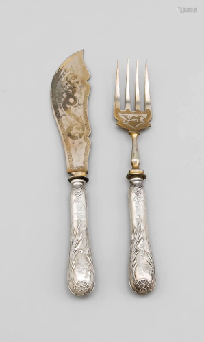 Two-piece serving cutlery