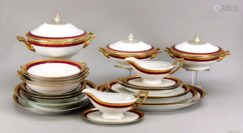 Large dinner service, 60