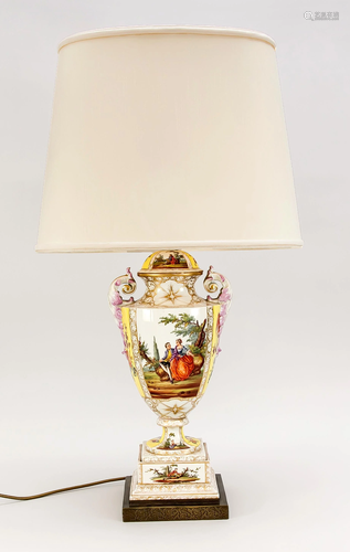 Imposing table lamp, Hele