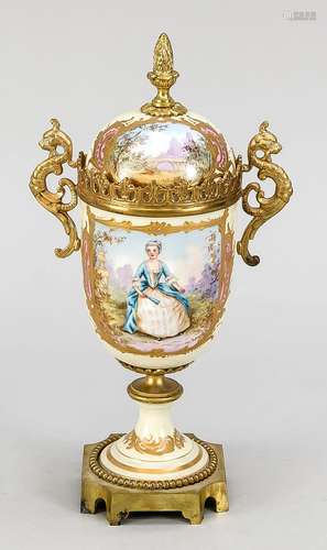 Decorative lid vase, Sevr