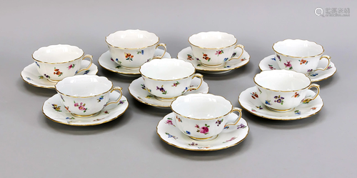 Eight teacups with underc