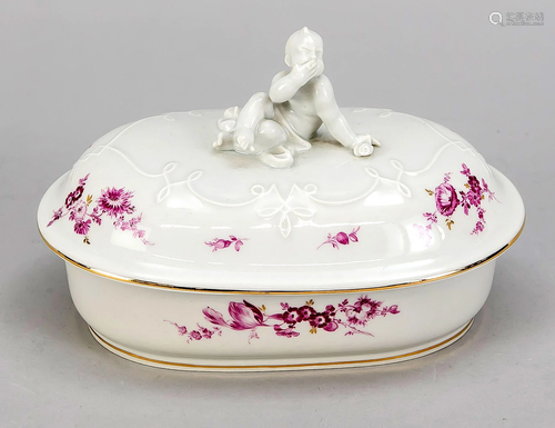 Cupid on a lidded box, Me