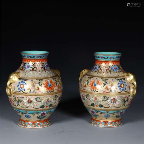 A pair of golden ground famille rose flowers made in Yongzheng year of Qing Dynasty