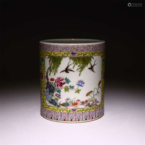 Pastel pen holder with flower and bird patterns