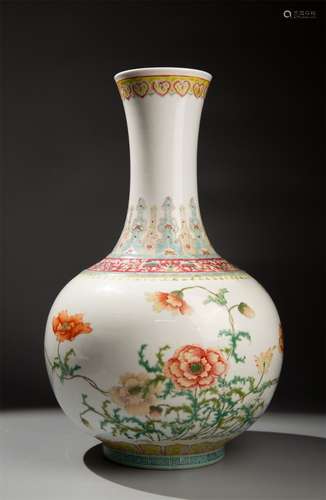 Appreciation bottle with famille rose flower pattern