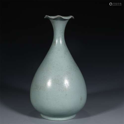 Spring vase with flower mouth carved in Ruyao