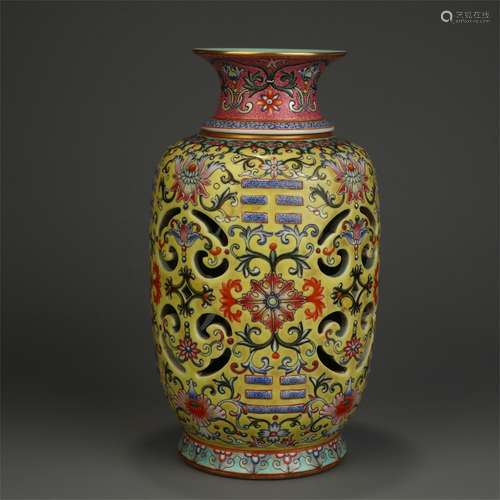 The yellow ground famille rose vase with golden flower pattern and dragon pattern made in Qianlong year of Qing Dynasty