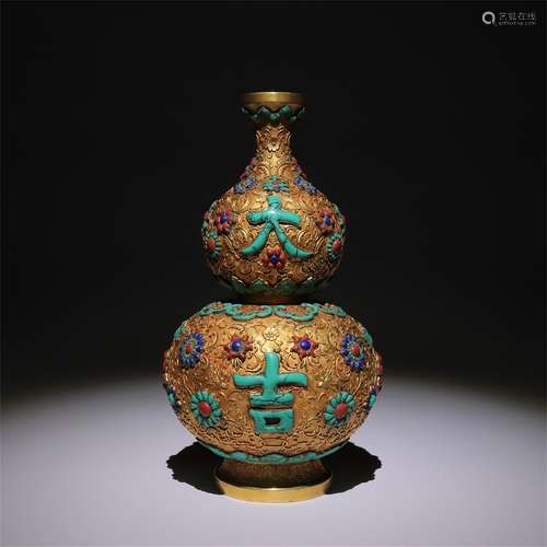 Copper gilded gourd vase inlaid with treasure