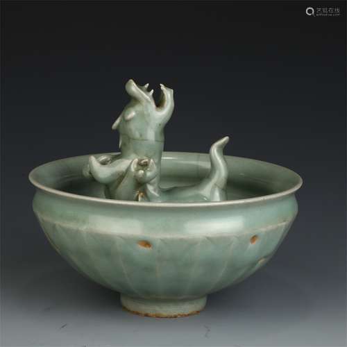 Blue glaze sculpture lamp of Longquan kiln in Song Dynasty