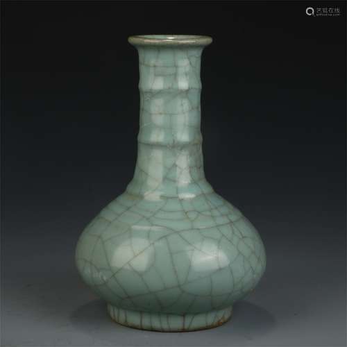 The bottle with carved pattern in the official kiln of Song Dynasty