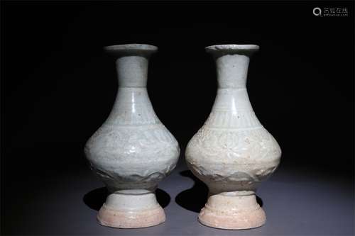 A pair of vase printed in Song Dynasty