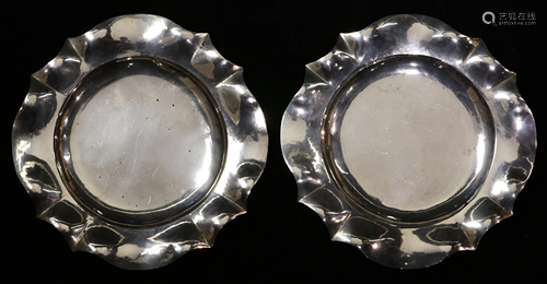 (lot of 2) Pair Italian silver dishes in the Baroque