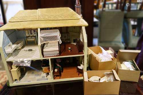 A Franklin Mint limited edition Rose Cottage dollhouse