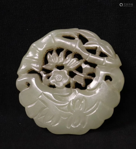 A Round Celadon Jade carved ornaments, 0.2