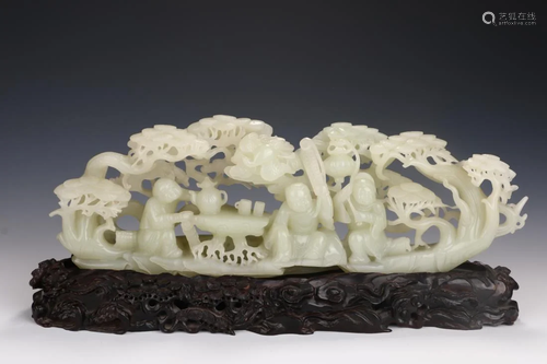 A OPENWORK CARVED JADE FIGURE ORNAMENT