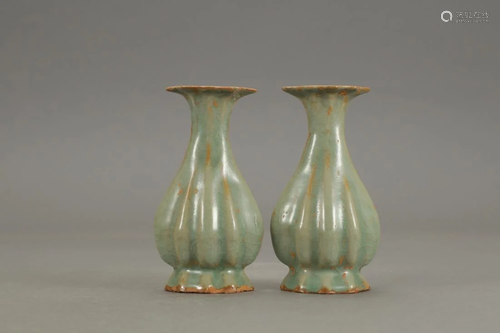 PAIR OF LONGQUAN KILN WARE RIDGED PORCELAI…