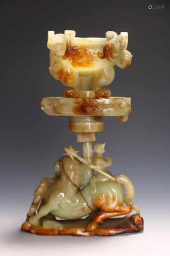 ARCHAIC JADE CARVING HORSE ORNAMENT