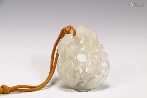 A JADE CARVING 'CHI-DRAGON' PENDANT