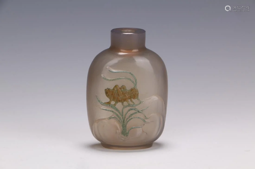 AN AGATE CARVING SNUFF BOTTLE