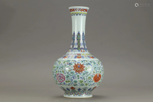 CHINESE FAMILLE ROSE FLORAL PORCELAIN VASE