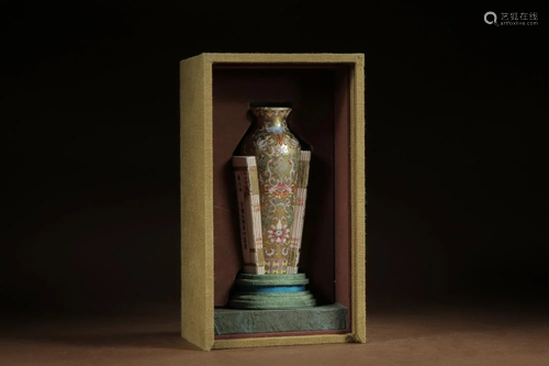 GOLDEN FAMILLE ROSE POEM INSCRIBED VASE