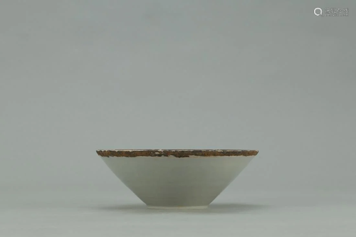 CHINESE PORCELAIN 'PLANT PATTERN' BOWL