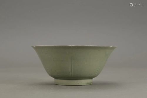 A CHINESE LONGQUAN KILN WARE POR…