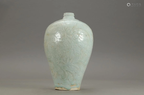 CHINESE CELADON GLAZED FLORAL MEIPING VASE