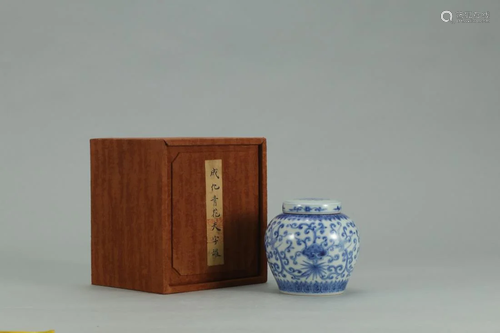 BLUE AND WHITE FLORAL 'BAT' JAR WITH LID