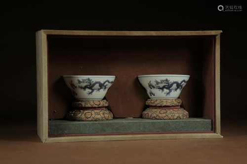 PAIR OF DOUCAI 'DRAGON' PORCELAIN BOWLS