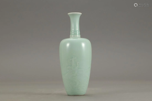 CHINESE CELADON GLAZED 'DRAGON IN SEA' V…