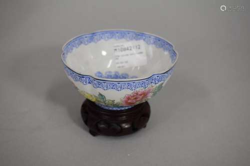 CHINA, 20th century \nSmall polylobed porcelain bow…