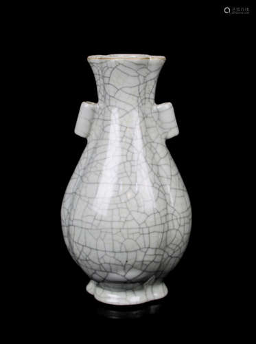 CHINESE CRACKLE GLAZED PORCELAIN VASE