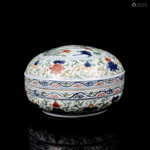 CHINESE WUCAI PORCELAIN COVER BOX