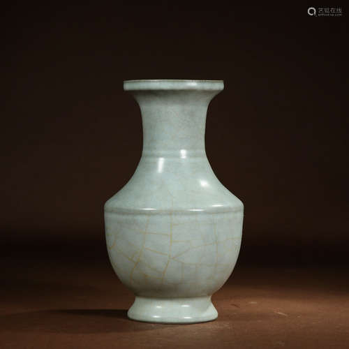 CHINESE GUAN TYPE PORCELAIN VASE